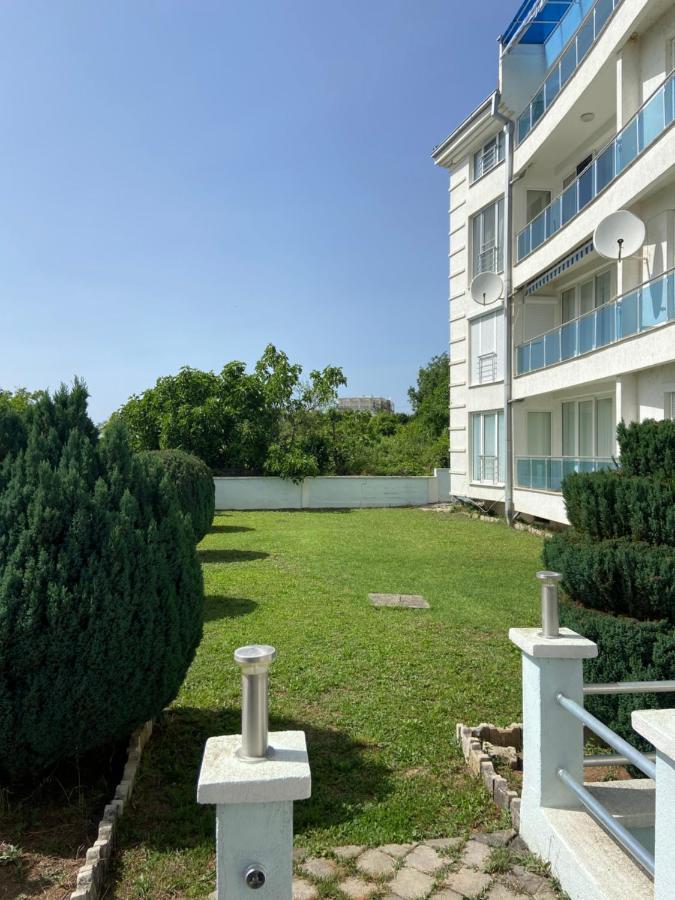 Aqua Blue Apartment Pestani Exterior photo