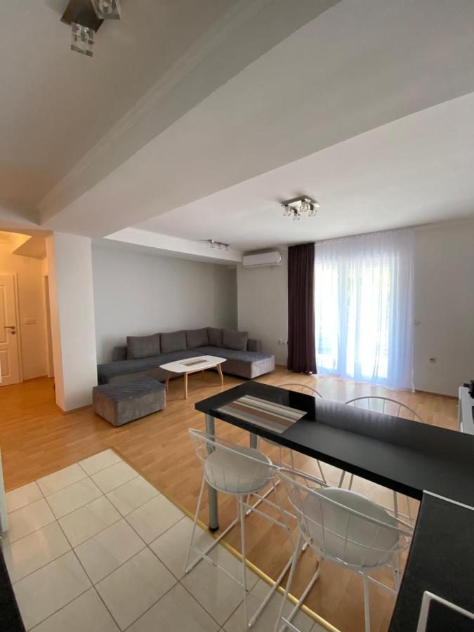 Aqua Blue Apartment Pestani Exterior photo