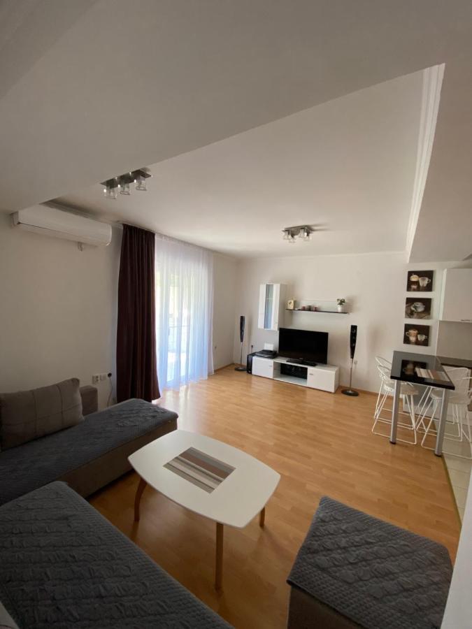 Aqua Blue Apartment Pestani Exterior photo